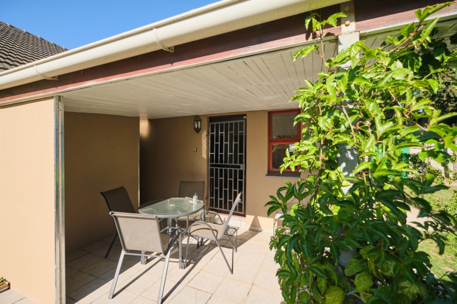 6 Bedroom Property for Sale in Schoongezicht Western Cape
